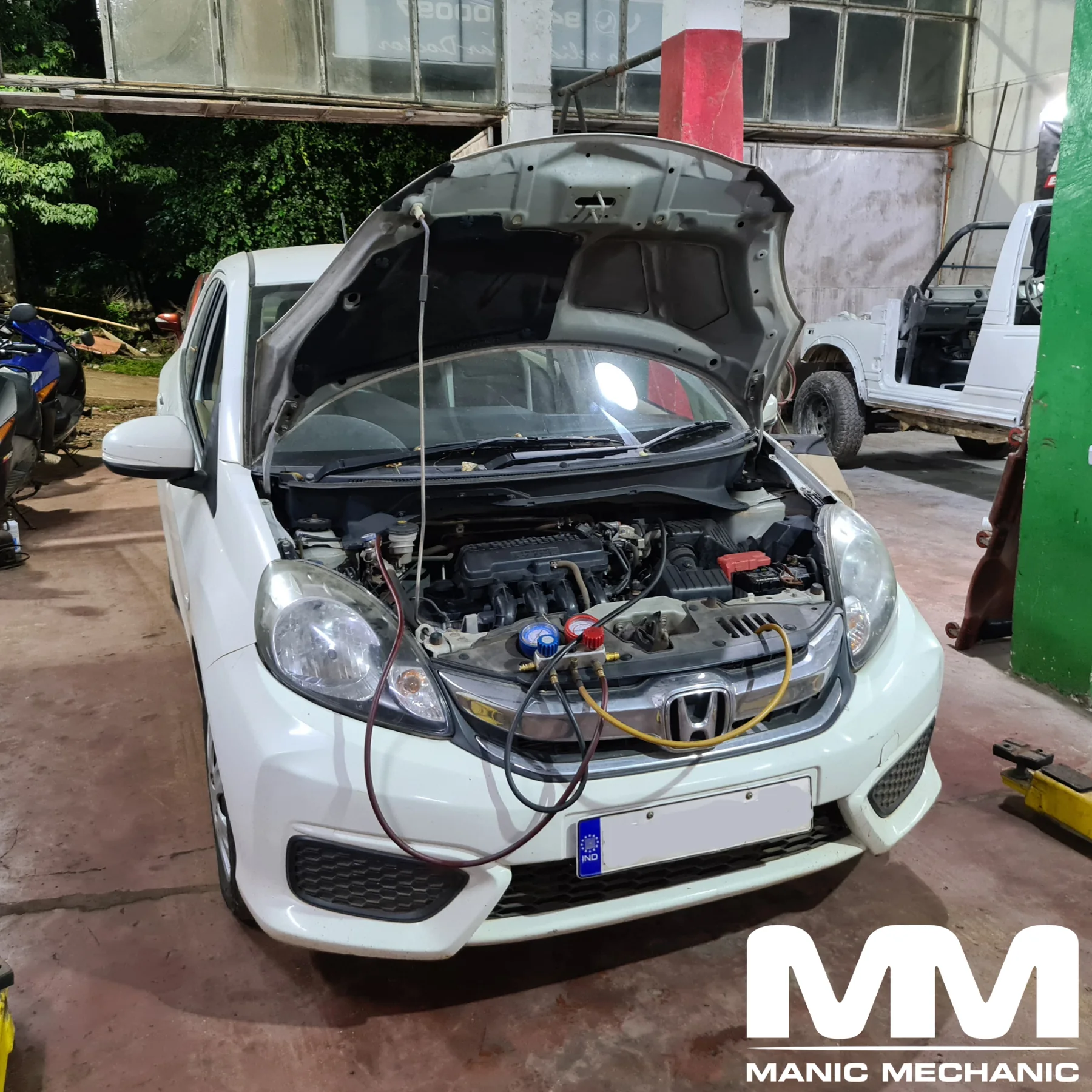 Car AC service using manifold gauges at Manic Mechanic Goa